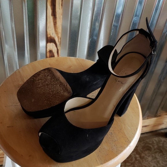 Shoes - Picture 3 of 4